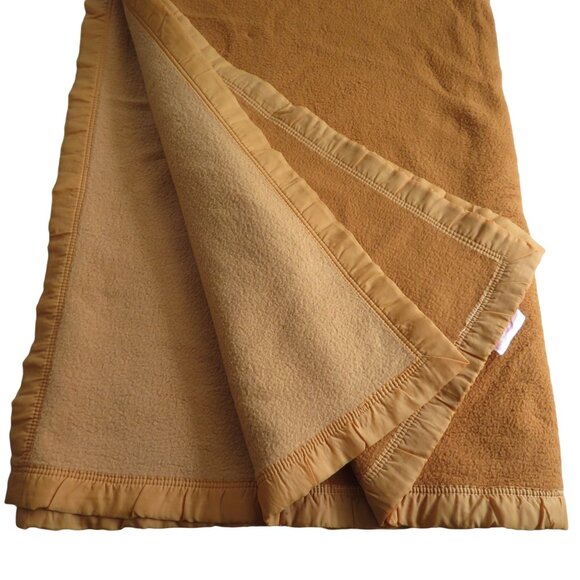 Vintage Belgian Made Acrylic Blanket Gold Tone Queen Satin Trim by The Broadway - Picture 11 of 12